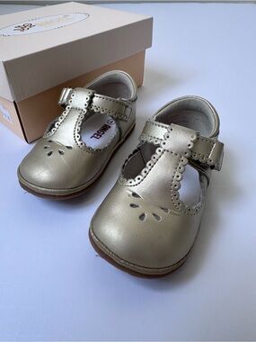 Angel Baby Girl Dress Shoes Color Gold Velcro Straps Size 4